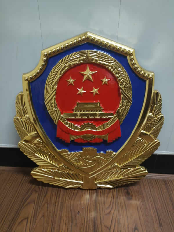 铝合金警徽的颜色和外观设计如何实现